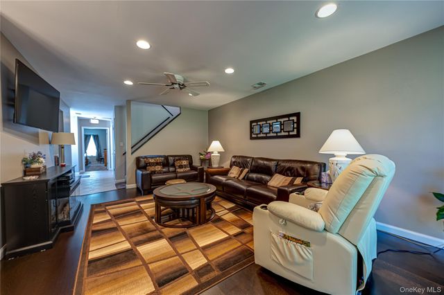 409 Elton Court E, Saint James, NY 11780