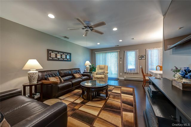 409 Elton Court E, Saint James, NY 11780