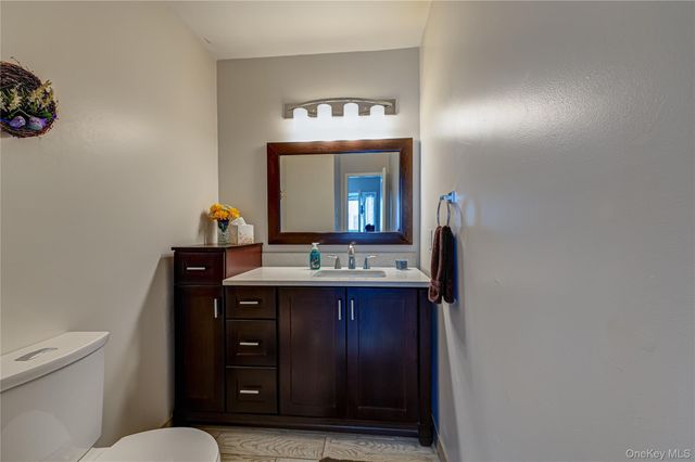 409 Elton Court E, Saint James, NY 11780