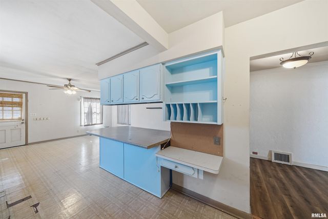 904 E SENECA Place, Peoria, IL 61603