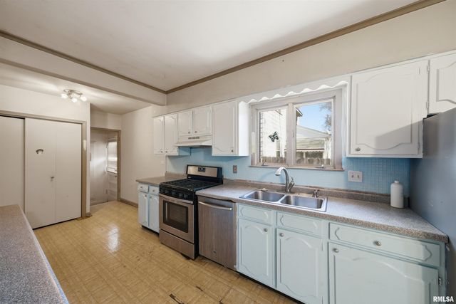 904 E SENECA Place, Peoria, IL 61603