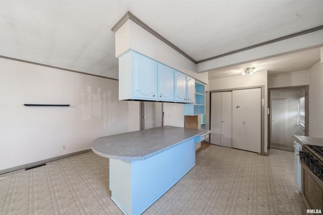 904 E SENECA Place, Peoria, IL 61603