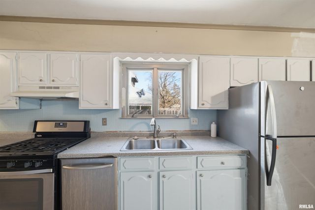 904 E SENECA Place, Peoria, IL 61603