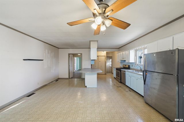 904 E SENECA Place, Peoria, IL 61603