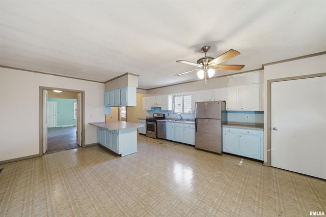 904 E SENECA Place, Peoria, IL 61603