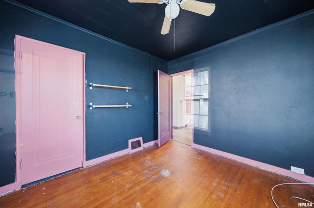 904 E SENECA Place, Peoria, IL 61603