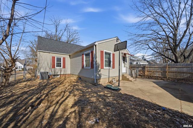 904 E SENECA Place, Peoria, IL 61603