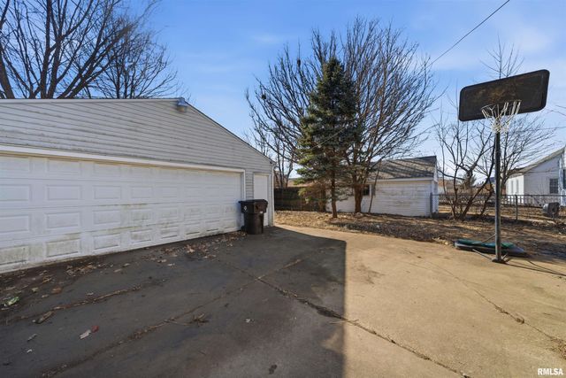 904 E SENECA Place, Peoria, IL 61603