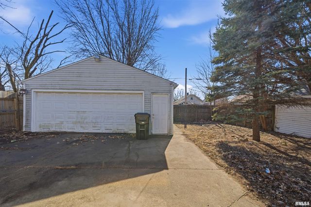 904 E SENECA Place, Peoria, IL 61603