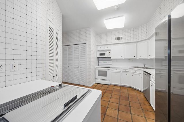 10123 Valley Forge Drive, Houston, TX 77042