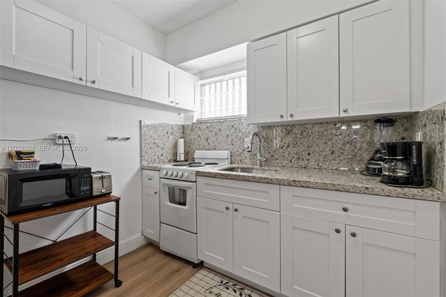 2453 SW 17th Street, Miami, FL 33145