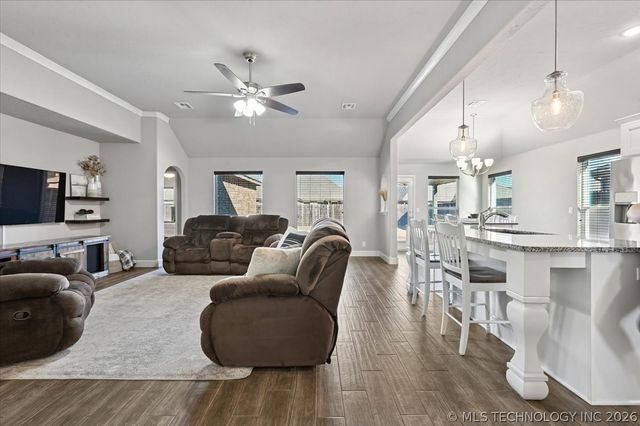 1543 E 137th Place, Glenpool, OK 74033