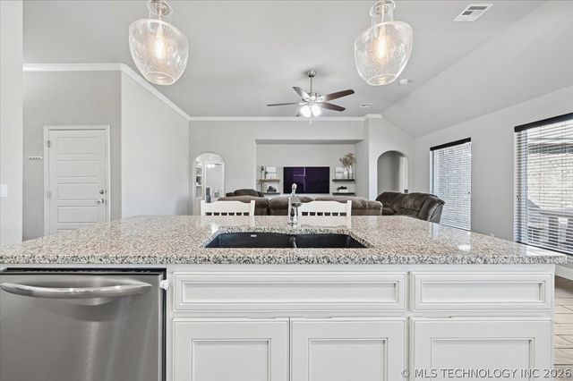 1543 E 137th Place, Glenpool, OK 74033