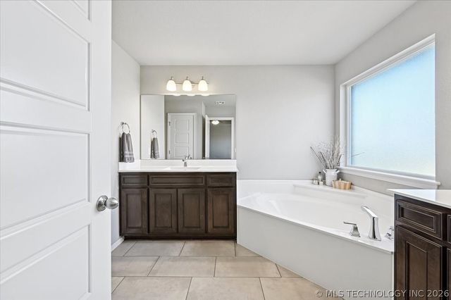 1543 E 137th Place, Glenpool, OK 74033