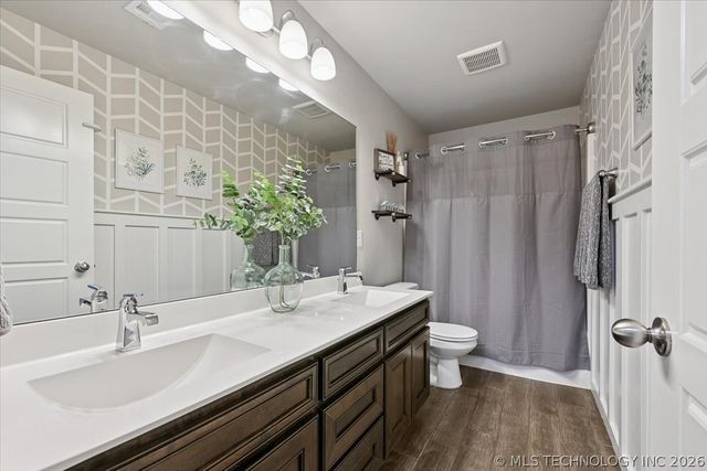 1543 E 137th Place, Glenpool, OK 74033