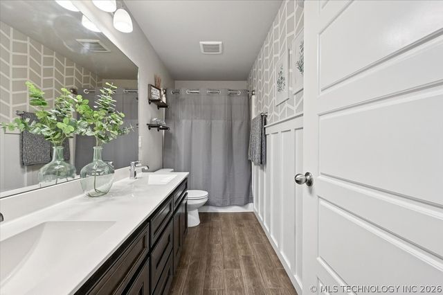 1543 E 137th Place, Glenpool, OK 74033