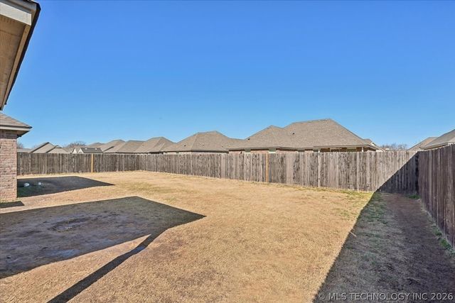 1543 E 137th Place, Glenpool, OK 74033