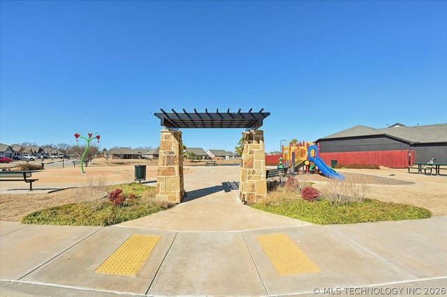 1543 E 137th Place, Glenpool, OK 74033
