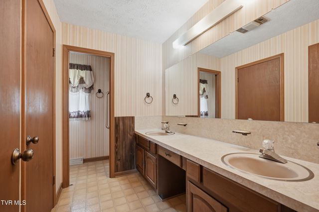 556 West Valley Drive, Kingsport, TN 37664