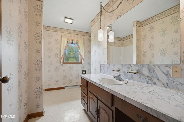 556 West Valley Drive, Kingsport, TN 37664