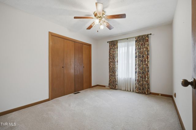 556 West Valley Drive, Kingsport, TN 37664