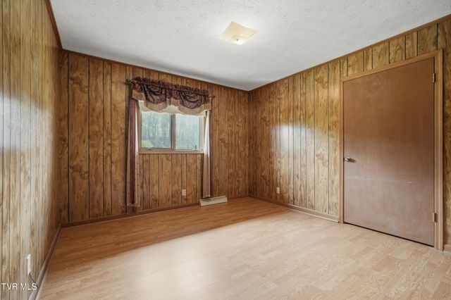 556 West Valley Drive, Kingsport, TN 37664