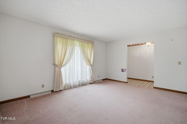 556 West Valley Drive, Kingsport, TN 37664