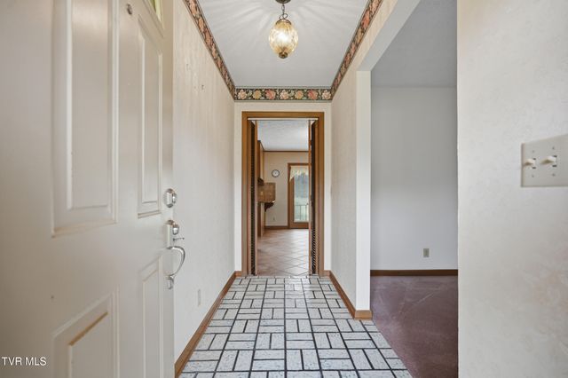 556 West Valley Drive, Kingsport, TN 37664