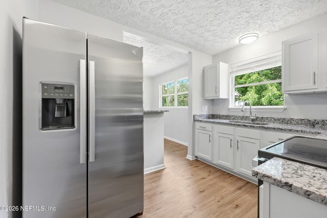 7067 CLOVIS Road, Jacksonville, FL 32205
