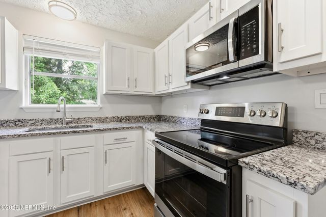 7067 CLOVIS Road, Jacksonville, FL 32205