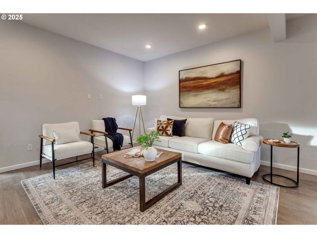 21658 Sw BERKSHIRE Ter, Sherwood, OR 97140