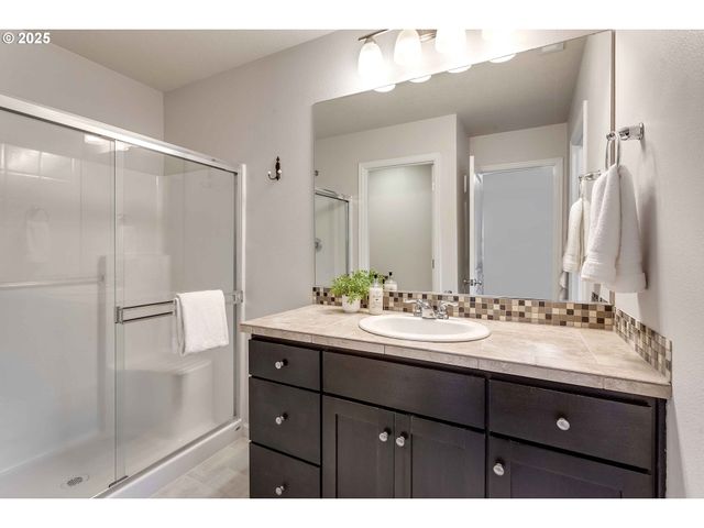 21658 Sw BERKSHIRE Ter, Sherwood, OR 97140