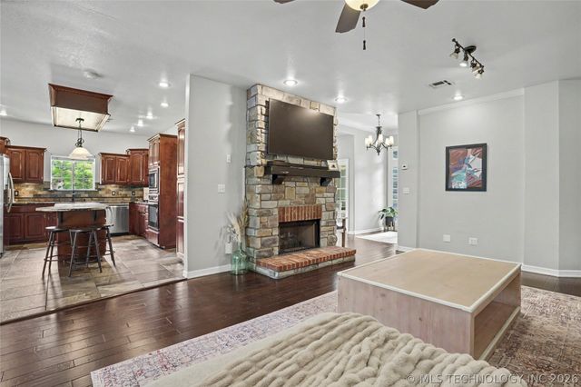 11914 S 1st Street W, Jenks, OK 74037