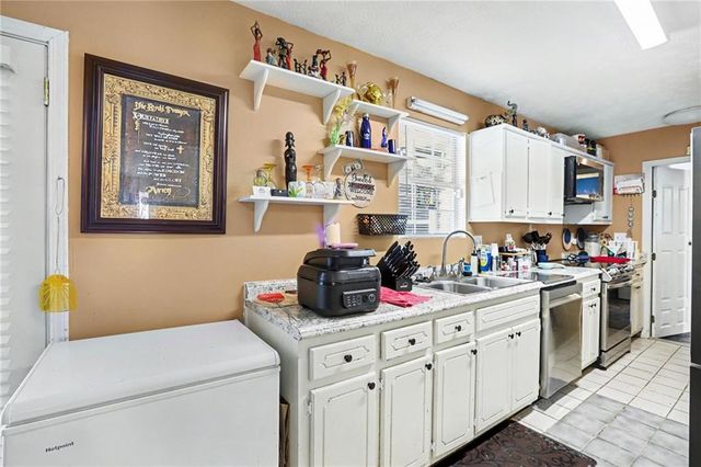 2805 Robinson Wood Drive, Riverdale, GA 30296