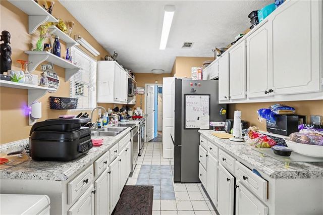 2805 Robinson Wood Drive, Riverdale, GA 30296