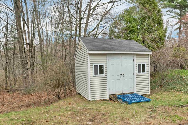 9 Isabella Drive, Londonderry, NH 03053