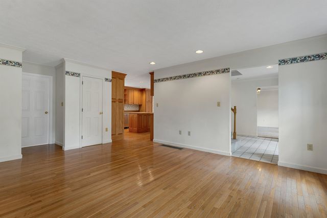 9 Isabella Drive, Londonderry, NH 03053