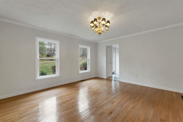 9 Isabella Drive, Londonderry, NH 03053