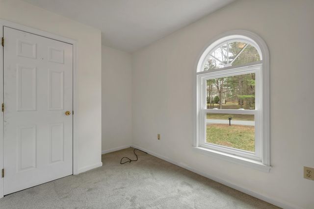 9 Isabella Drive, Londonderry, NH 03053