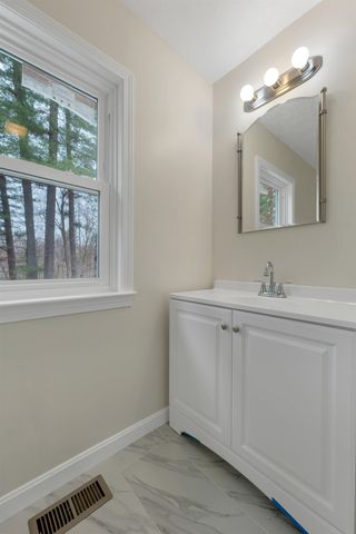 9 Isabella Drive, Londonderry, NH 03053