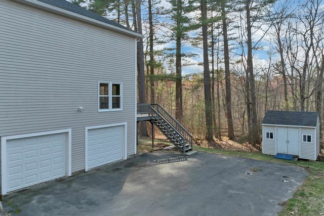 9 Isabella Drive, Londonderry, NH 03053