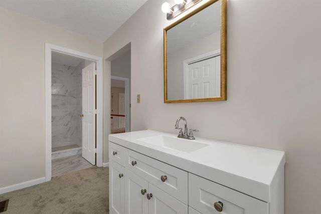 9 Isabella Drive, Londonderry, NH 03053