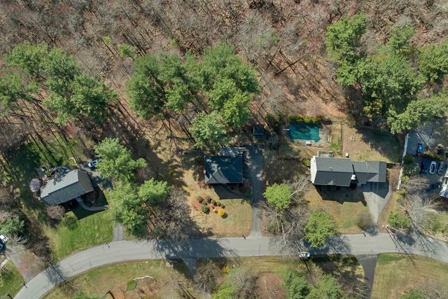 9 Isabella Drive, Londonderry, NH 03053