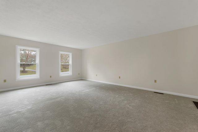 9 Isabella Drive, Londonderry, NH 03053