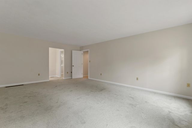 9 Isabella Drive, Londonderry, NH 03053