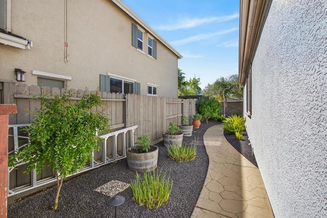 1338 Stoney Cross Ln, Lincoln, CA 95648