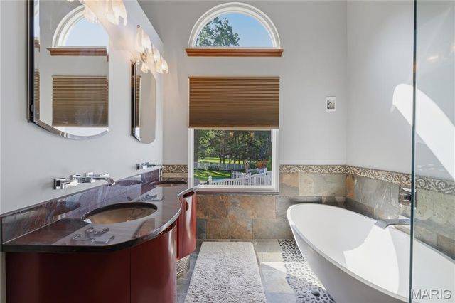 301 Arlington Glen Court, Fenton, MO 63026