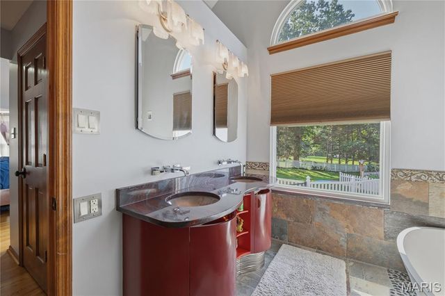 301 Arlington Glen Court, Fenton, MO 63026