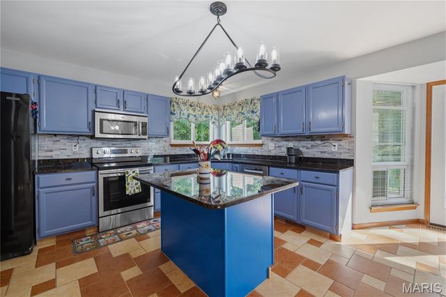 301 Arlington Glen Court, Fenton, MO 63026