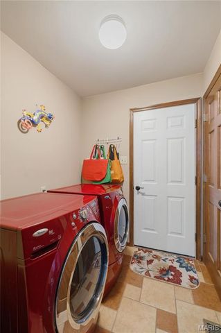 301 Arlington Glen Court, Fenton, MO 63026